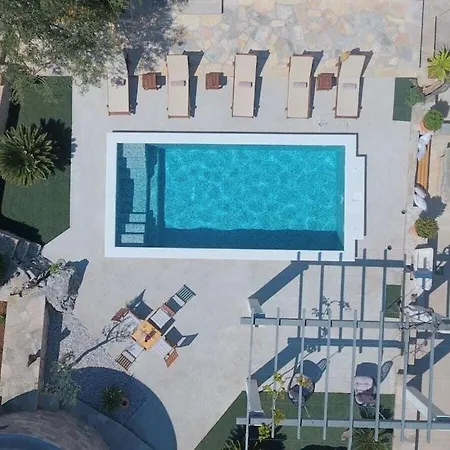 Villa In With Swimming Pool Bogomolje