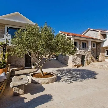 Villa In With Swimming Pool